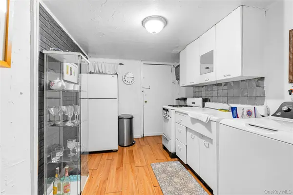 1110 E 213th ST, Bronx, NY 10469