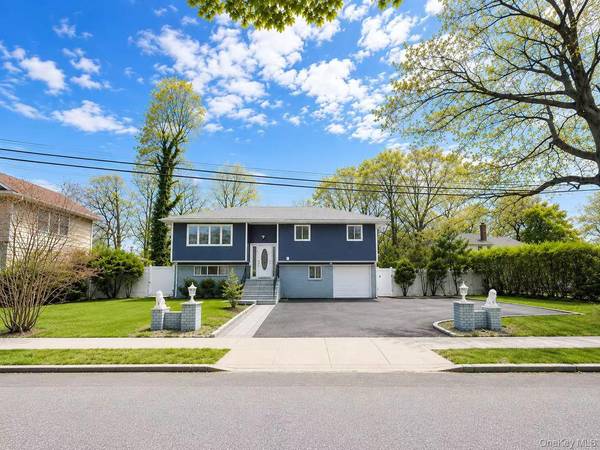 18 Park DR, Syosset, NY 11791
