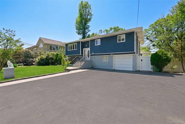 18 Park DR, Syosset, NY 11791