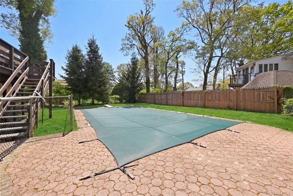 18 Park DR, Syosset, NY 11791