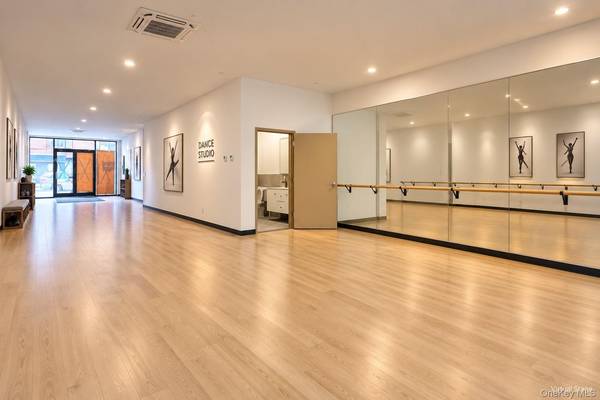 150-20 12th RD, Whitestone, NY 11357