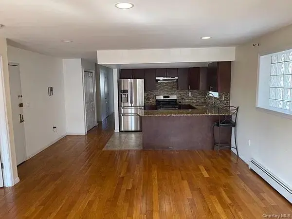 92-16 195th PL, Hollis, NY 11423
