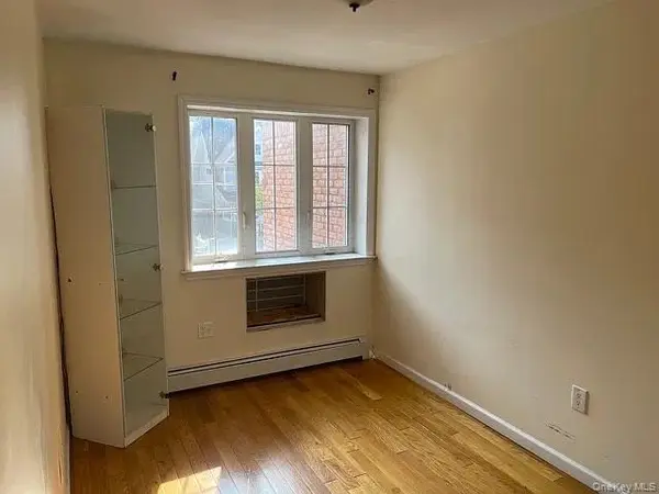 92-16 195th PL, Hollis, NY 11423