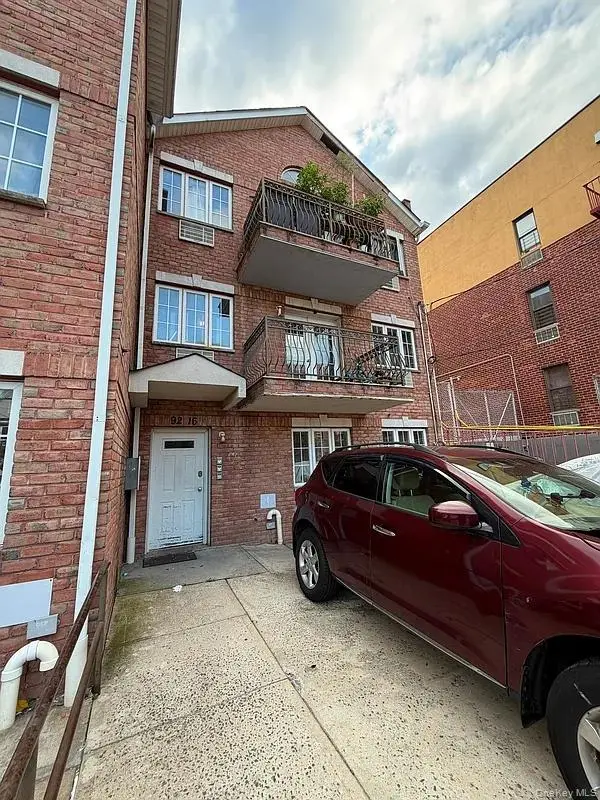 92-16 195th PL, Hollis, NY 11423