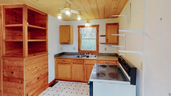 3131 Hwy 61 E, Grand Marais, MN 55604