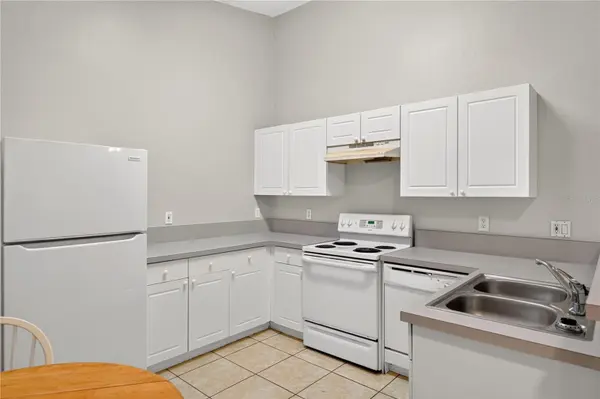 8831 GRAND PALMS CIR, APT B, Kissimmee, FL 34747