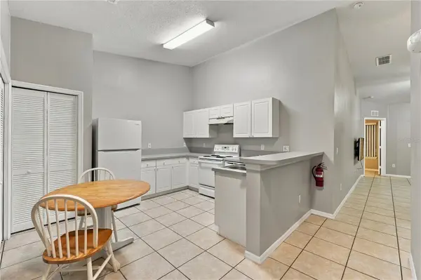 8831 GRAND PALMS CIR, APT B, Kissimmee, FL 34747