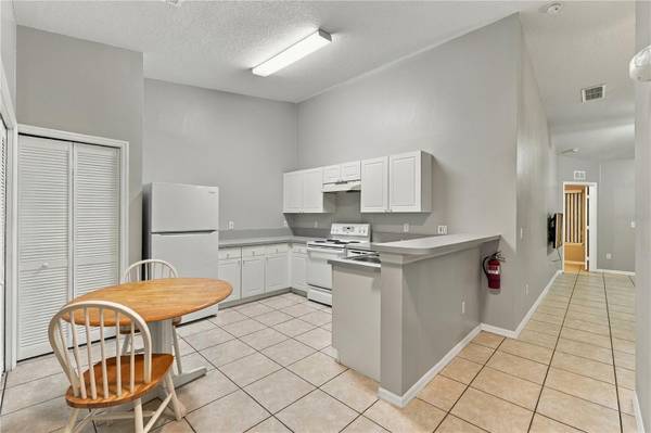 8831 GRAND PALMS CIR, APT B, Kissimmee, FL 34747