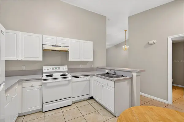 8831 GRAND PALMS CIR, APT B, Kissimmee, FL 34747