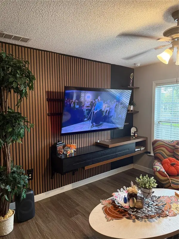 2071 DIXIE BELLE DR #2071M, Orlando, FL 32812