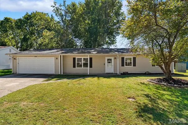 210 MEADOW DR, Troy, IL 62294
