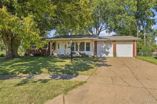2571 Rhapsody LN, Florissant, MO 63031