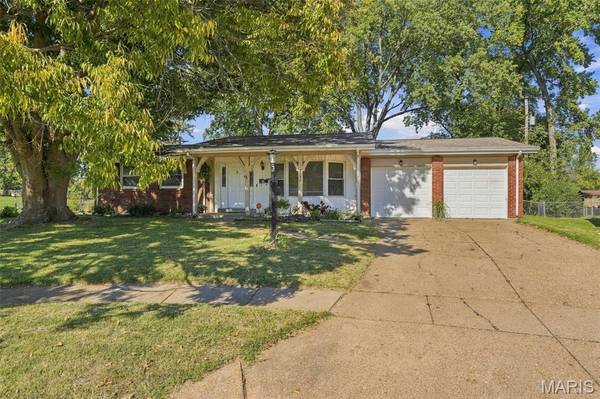 2571 Rhapsody LN, Florissant, MO 63031