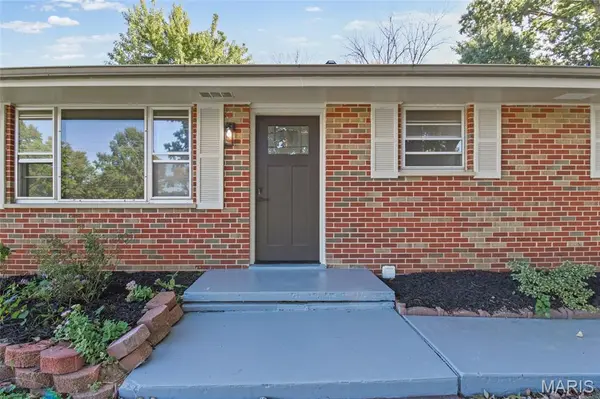 1636 Bowles AVE, Fenton, MO 63026