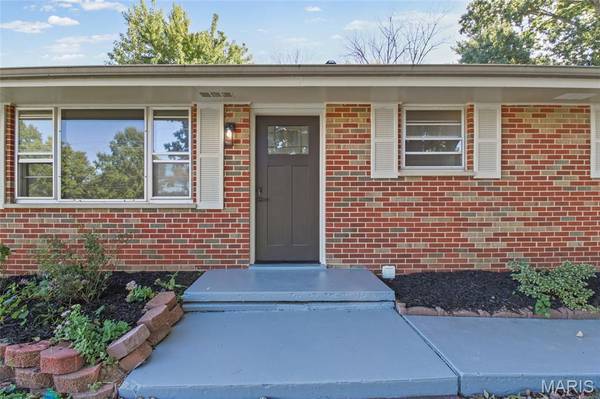 1636 Bowles AVE, Fenton, MO 63026