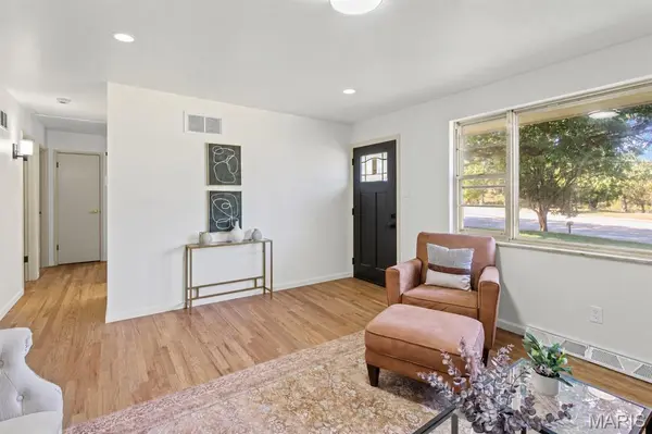 1636 Bowles AVE, Fenton, MO 63026