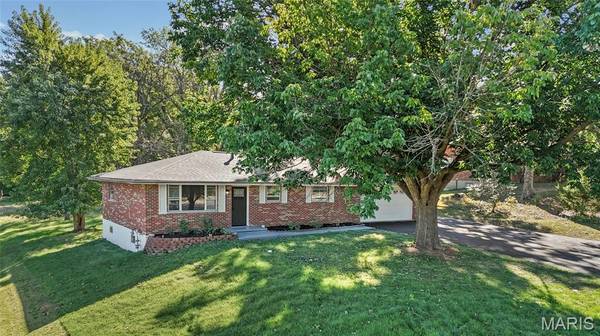 1636 Bowles AVE, Fenton, MO 63026