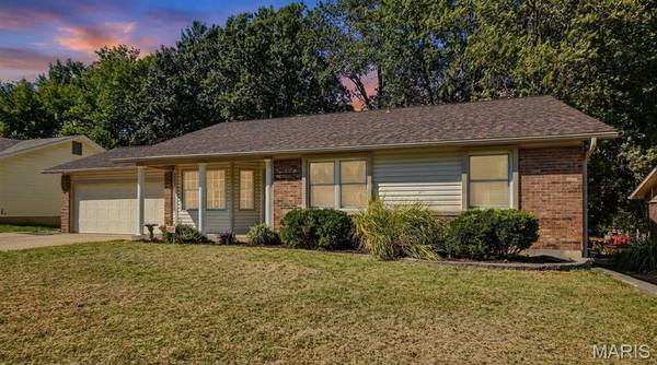 1607 Treetop DR, St Charles, MO 63303