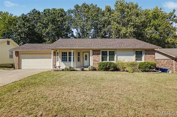 1607 Treetop DR, St Charles, MO 63303