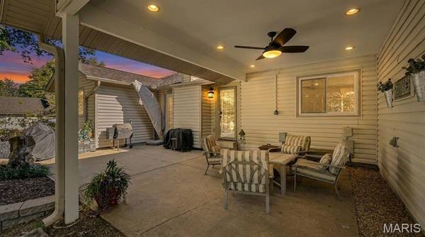 1607 Treetop DR, St Charles, MO 63303