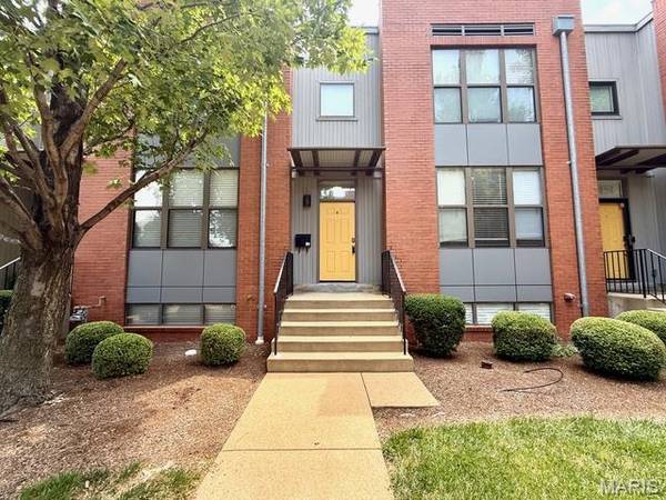 4153 McPherson AVE, St Louis, MO 63108