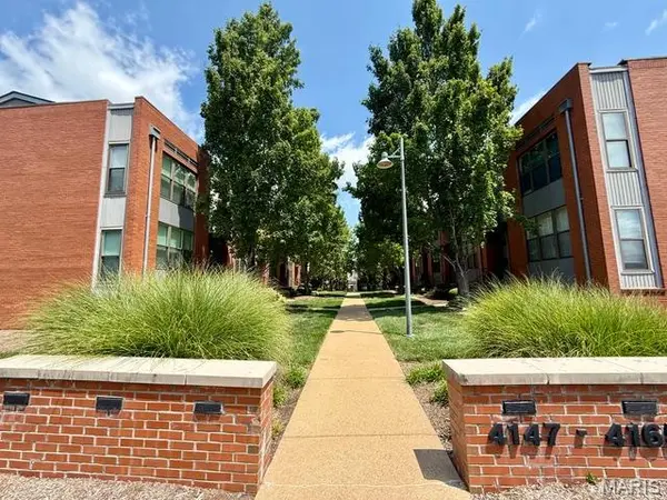 4153 McPherson AVE, St Louis, MO 63108