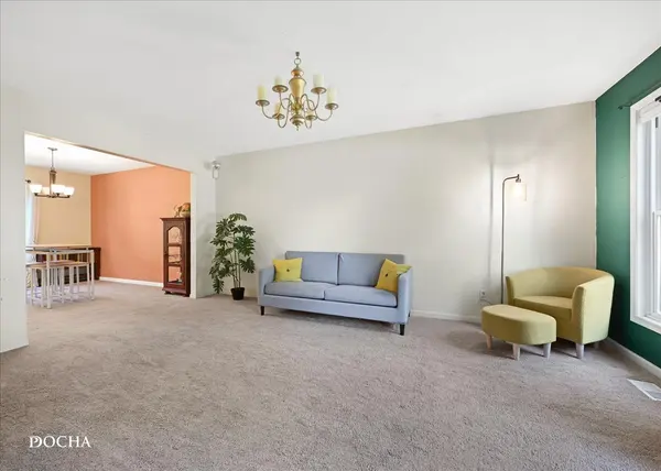 3179 Village Green DR, Aurora, IL 60504