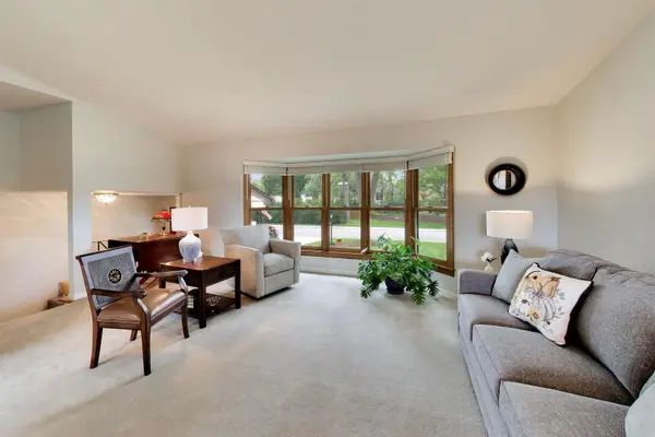 1608 E Jonquil TER, Arlington Heights, IL 60004