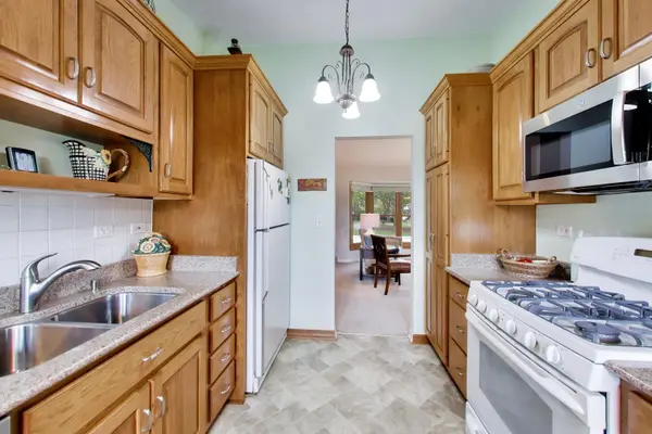 1608 E Jonquil TER, Arlington Heights, IL 60004