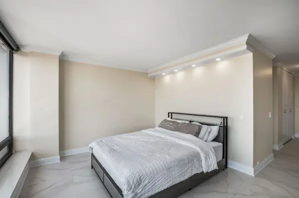 5445 N Sheridan RD #2109, Chicago, IL 60640