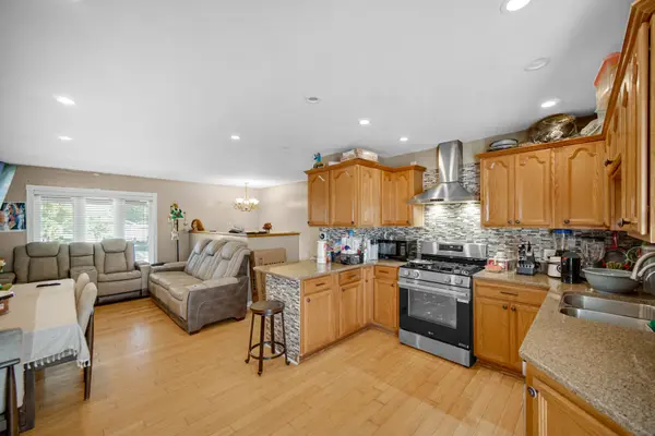 323 Karen AVE, Romeoville, IL 60446