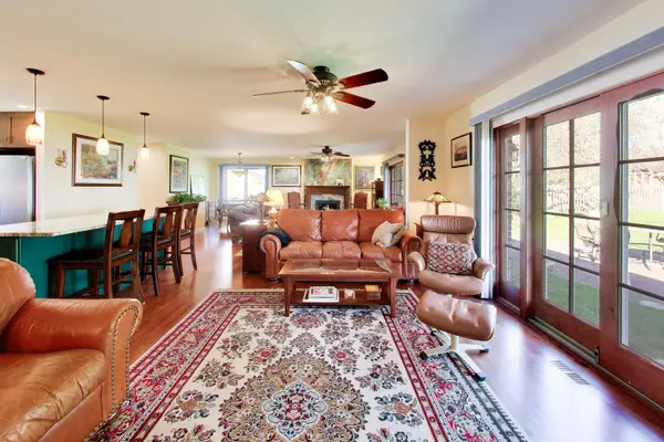 544 Fox Glove LN, Barrington, IL 60010
