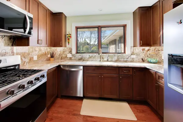 544 Fox Glove LN, Barrington, IL 60010