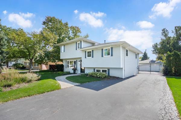 217 Holly AVE, Darien, IL 60561