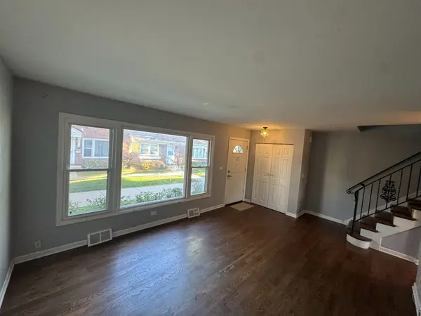 442 Congress CT #9, Wood Dale, IL 60191