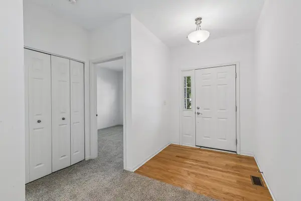 8210 Tremont LN, Joliet, IL 60431
