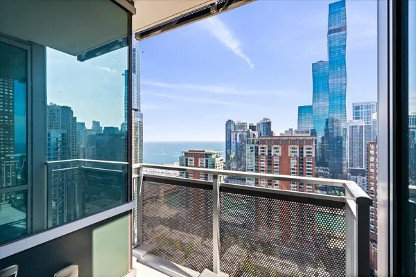 505 N McClurg CT #3704, Chicago, IL 60611