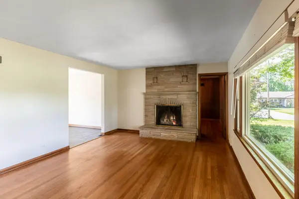 27 Pleasant AVE, Highwood, IL 60040