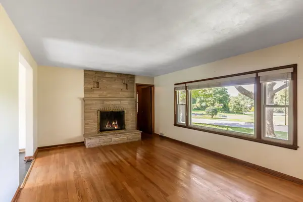 27 Pleasant AVE, Highwood, IL 60040