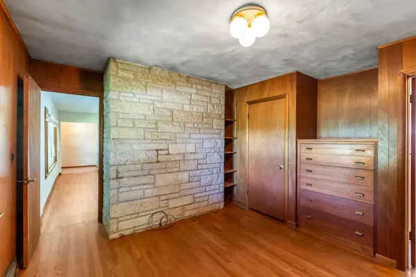 27 Pleasant AVE, Highwood, IL 60040