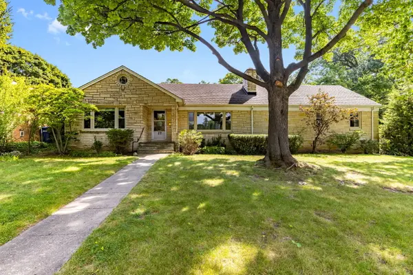27 Pleasant AVE, Highwood, IL 60040