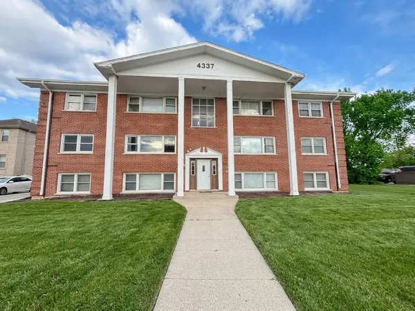 4337 Prescott AVE #2C, Lyons, IL 60534
