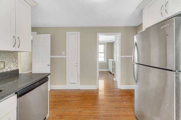 4824 W Byron ST #2, Chicago, IL 60641