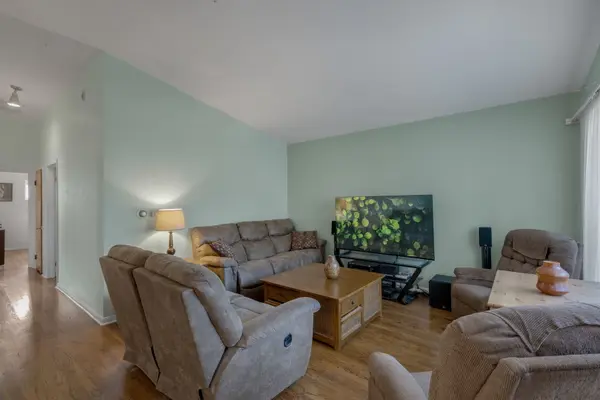 8441 W Madison DR, Niles, IL 60714