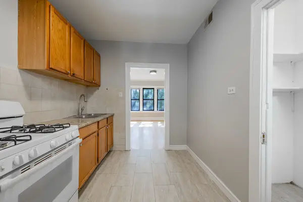 2054 W Arthur AVE #2E, Chicago, IL 60645