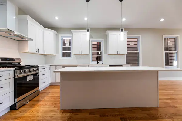 4924 W Congress Pkwy, Chicago, IL 60644