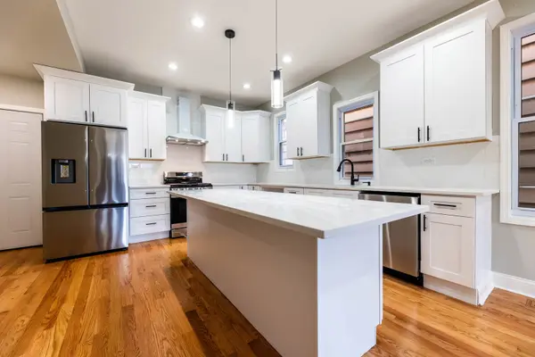 4924 W Congress Pkwy, Chicago, IL 60644