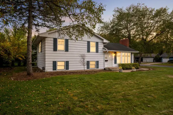 4617 W 90th ST, Bloomington, MN 55437