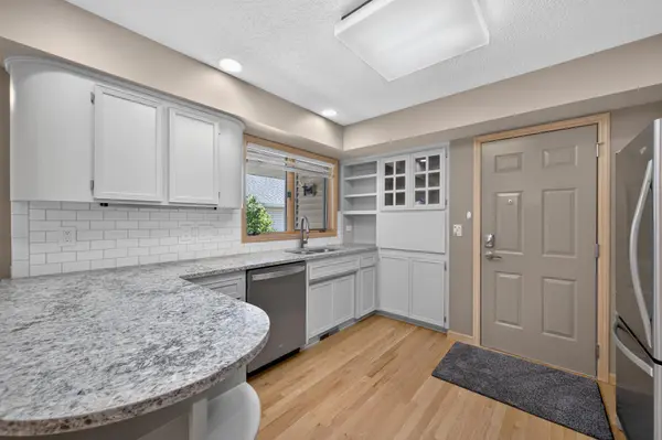 525 Sterling ST S, Maplewood, MN 55119