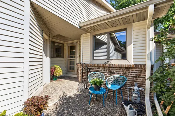 525 Sterling ST S, Maplewood, MN 55119